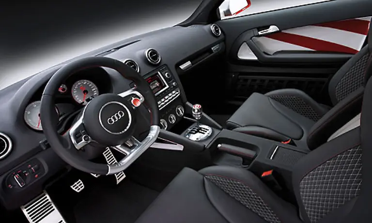 Technisches-Highlight-ist-das-Drive-Select-System-Per-Tastendruck-kann-zwischen-drei-Modi-gewaehlt-werden-komfortable-Fahrt-sportliche-Fortbewegung-oder-ein-selbst-zu-programmierender-Individual-Modus
