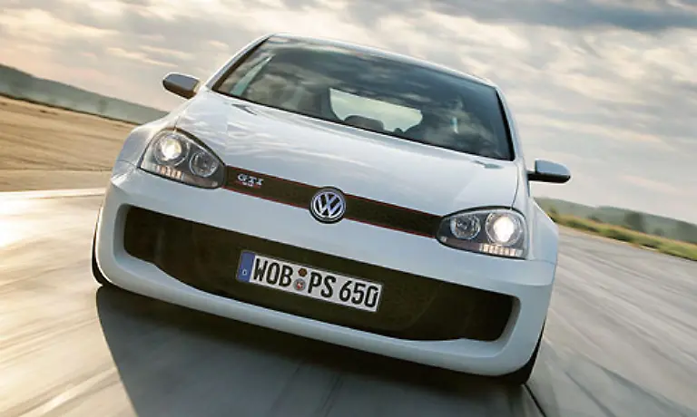 Dementsprechend-sind-die-Fahrleistungen-des-Autos-In-3-7-Sekunden-katapultiert-der-Ueber-Golf-die-Insassen-von-0-auf-100-km-h