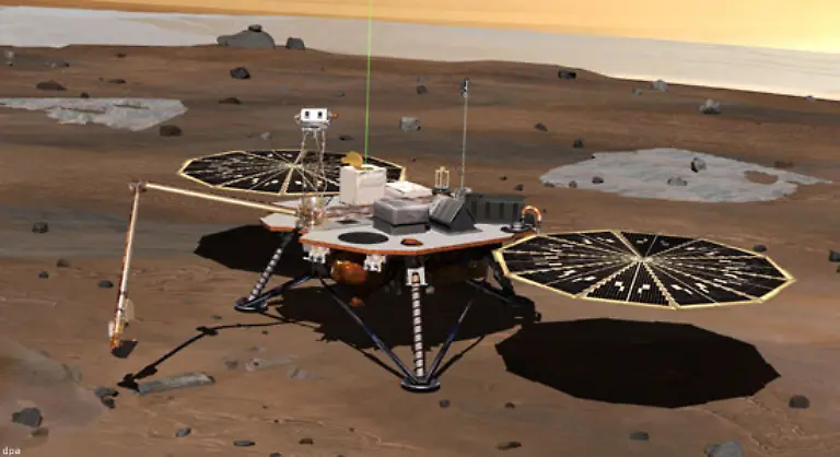 Dort-wird-Phoenix-bei-Temperaturen-von-minus-73-bis-minus-33-Grad-erstmals-gefrorenes-Mars-Wasser-untersuchen