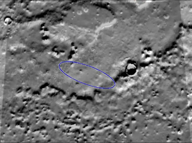 Frueher-war-der-Mars-wohl-von-einem-grossen-Ozean-bedeckt-Heute-zeigt-sich-der-Planet-lebensfeindlich-Er-ist-staubtrocken-und-eiskalt-weil-die-duenne-Atmosphaere-die-Sonnenwaerme-kaum-speichert