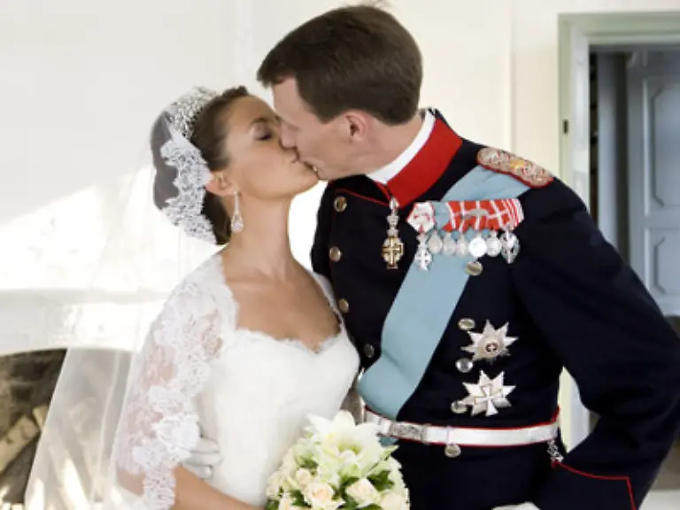 Nur-zwei-Tage-vorher-hat-schliesslich-Prinz-Joachim-38-der-juengere-Bruder