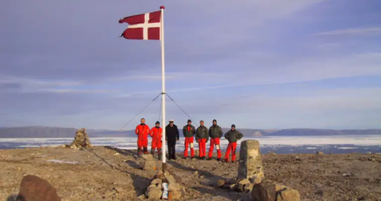 Laut-einem-UN-Seerechtsuebereinkommen-von-1982-haben-die-Anliegerstaaten-begrenzte-Rechte-innerhalb-einer-200-Seemeilen-Zone