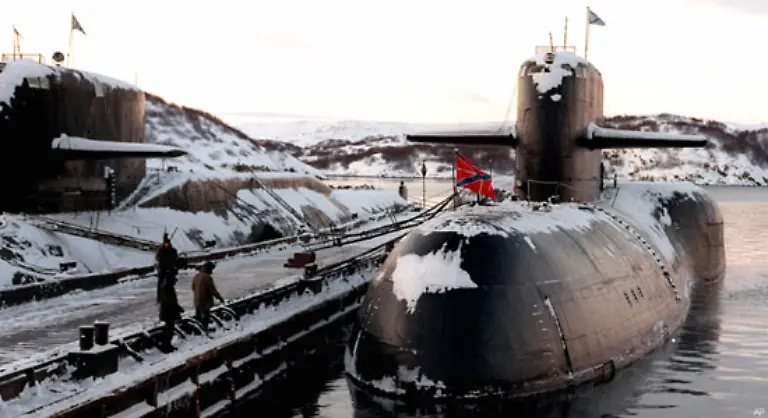 Nach-Berechnungen-des-Geologischen-Dienstes-der-USA-finden-sich-zudem-ein-Viertel-der-weltweiten-Erdoel-und-Erdgasreserven-in-der-Arktis