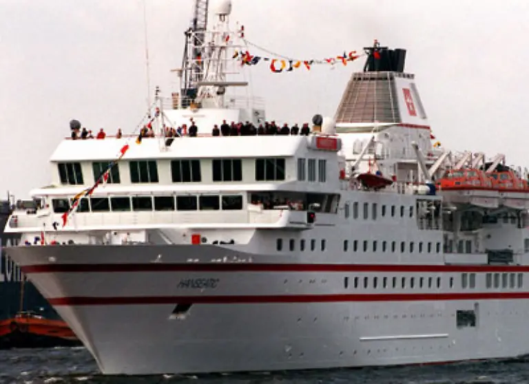 Ab-2015-so-die-Berechnung-von-Wissenschaftlern-koennte-dies-im-Sommer-die-Regel-sein-Die-Passage-von-Europa-nach-Ostasien-wuerde-damit-fuer-Schiffe-passierbar-und-deutlich-kuerzer-als-die-bisherige-Route-sein