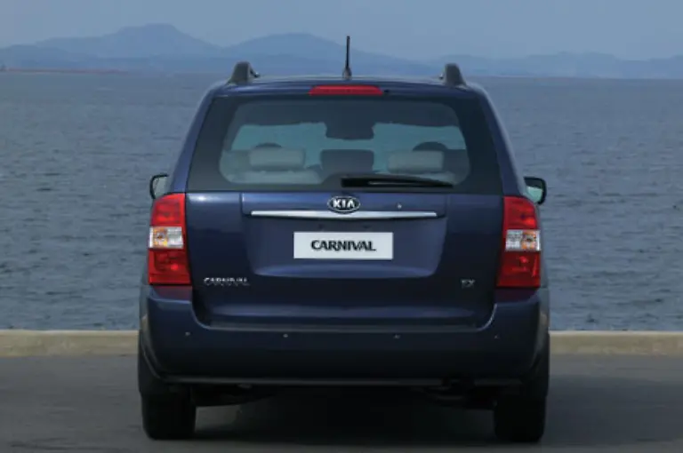 Zwar-guenstig-in-der-Anschaffung-aber-auch-nicht-gerade-ein-Umweltengel-Der-Kia-Carnival-2-9-CRDi-EX-hat-das-typische-SUV-Problem-Viel-Masse-ist-gegen-hohen-Luftwiderstand-zu-bewegen-Daraus-folgen-25-Punkte-und-nur-ein-Stern