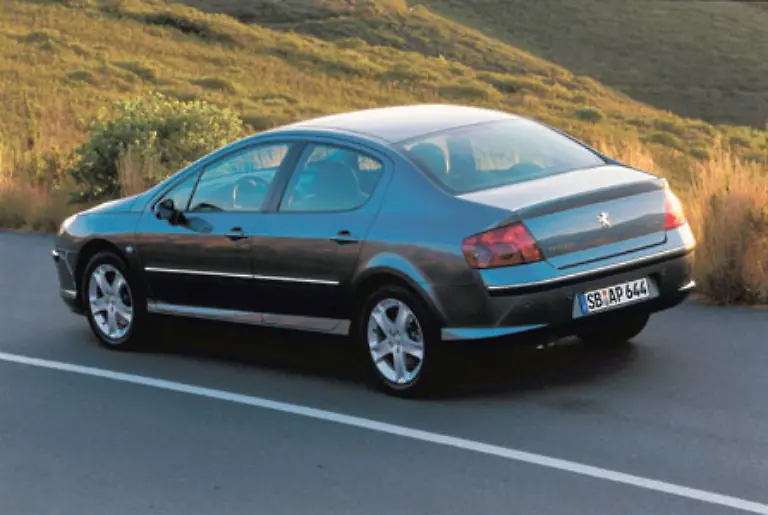 Die-Limousine-von-Peugeot-der-407-HDiFAp-135-Tendence-bekommt-mit-77-immerhin-einen-Punkt-mehr-Aber-auch-nur-vier-Sterne