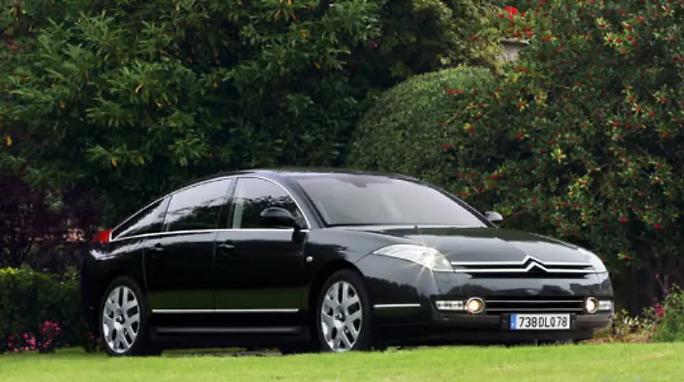 Dieselben-Werte-erreicht-der-Citroen-C6-HDi-170-Biturbo-FAP-Pallas-mit-einem-Dieselmotor