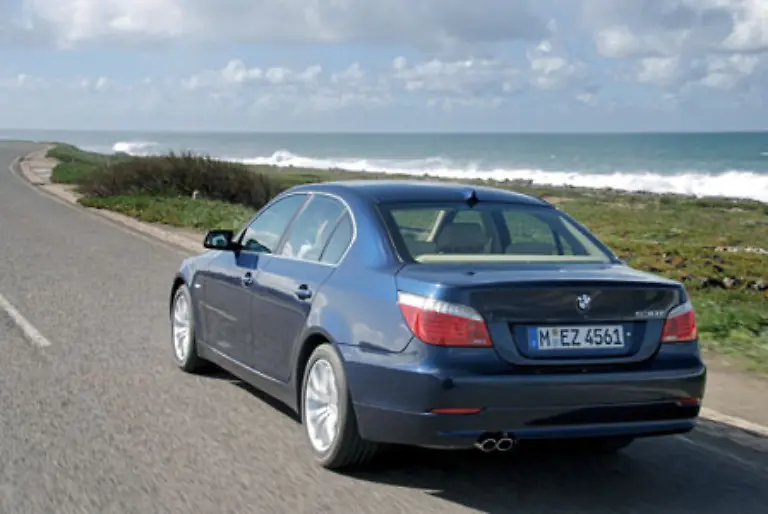 BMW-530i-80-Punkte-und-vier-Sterne-Erstaunlich-gut-schlaegt-sich-BMWs-Oberklasselimousine-auch-ohne-Zusatzfeatures
