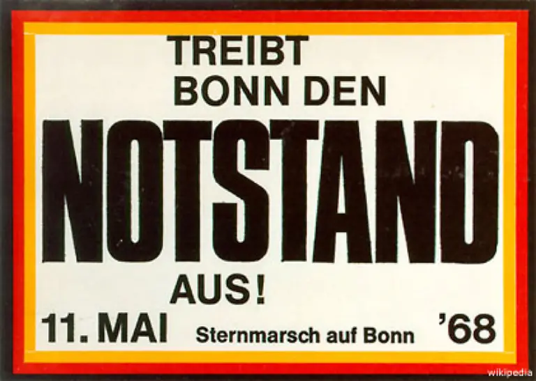 Gewerkschaften-und-Studenten-organisieren-einen-Sternmarsch-auf-Bonn-Laut-Polizeischaetzungen-nehmen-etwa-22-000-nach-Angaben-der-Veranstalter-bis-zu-60-000-Menschen-teil
