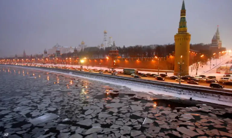 Der-Fall-des-reichsten-Mannes-Russlands-beginnt-am-19-Februar-2003-Der-damalige-Praesident-Wladimir-Putin-trifft-sich-mit-den-wichtigsten-Oligarchen-im-Kreml