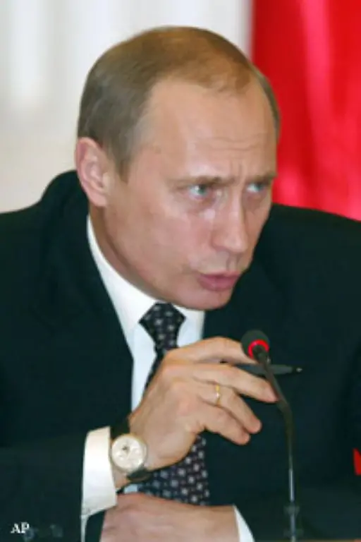 Vor-laufenden-Kameras-laeuft-alles-wie-gewohnt-Putin-doziert-geisselt-die-Korruption-in-den-Unternehmen-Die-Oligarchen-spielen-ihren-Part-und-hoeren-schweigend-zu