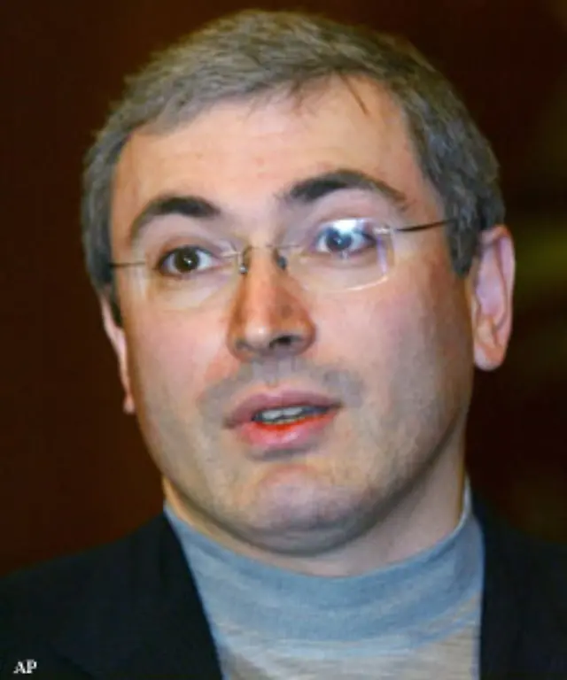 Doch-dann-kommt-es-zum-Eklat-Chodorkowski-ergreift-ueberraschend-das-Wort-und-prangert-die-Korruption-staatlicher-Funktionaere-an