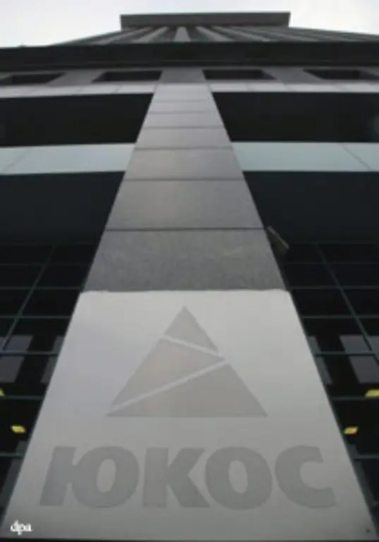 In-den-90er-Jahren-wurden-die-Industrie-und-Rohstoffschaetze-an-eine-kleine-Gruppe-von-Unternehmern-verschleudert-Damals-legte-Chodorkowski-den-Grundstein-fuer-sein-Yukos-Imperium