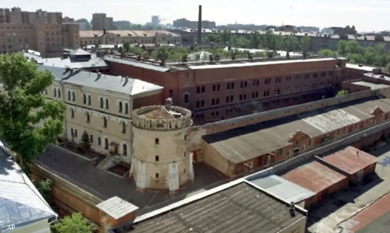 Im-Untersuchungsgefaengnis-uebertraegt-er-seinen-Medienkonzern-an-das-staatlich-kontrollierte-Gazprom-Imperium-Spaeter-geht-er-nach-Israel-ins-Exil