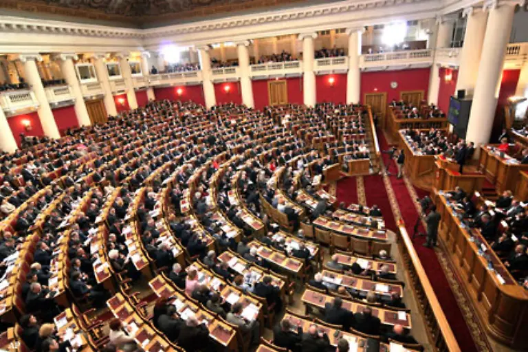 Chodorkowski-laesst-sich-nicht-beeindrucken-Im-Parlament-wird-ein-von-Putin-initiiertes-Steuergesetz-verhindert-mit-tatkraeftiger-Unterstuetzung-der-Yukos-Lobbyisten