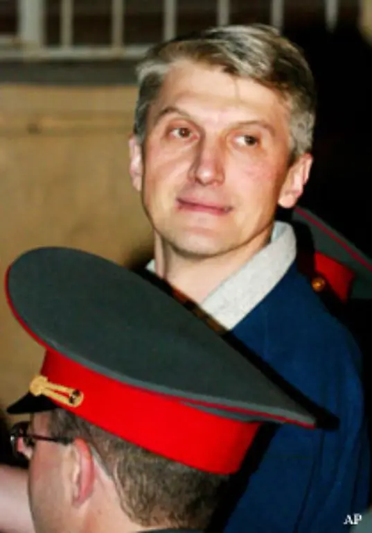 Putin-nimmt-die-Herausforderung-an-Zwei-Wochen-spaeter-im-Juli-2003-wird-Chodorkowskis-Geschaeftspartner-Platon-Lebedew-verhaftet-wegen-Bereicherung-an-Staatseigentum