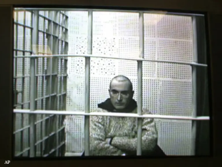 Die-russische-Staatsanwaltschaft-wirft-Chodorkowski-spaeter-auch-vor-eine-kriminelle-Vereinigung-angefuehrt-zu-haben