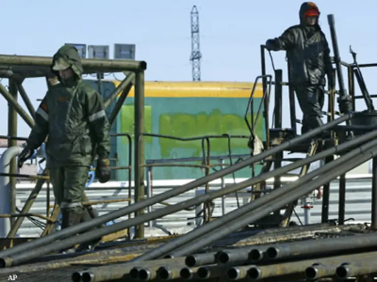 Yukos-versucht-vergeblich-die-Steuerforderungen-zu-erfuellen-Ein-Gericht-beschliesst-die-Zwangsversteigerung-der-wichtigsten-Konzerntochter-Yuganskneftegaz