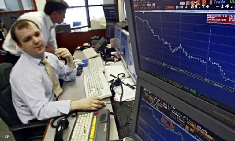 Damit-sollen-die-Steuerforderungen-eingetrieben-werden-Analysten-sprechen-vom-schlimmsten-Szenario-fuer-Yukos-Das-ist-als-naehme-man-bei-einem-Mann-mit-Husten-eine-Herztransplantation-vor