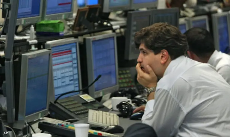 Yukos-gilt-als-hochprofitables-Unternehmen-und-nimmt-pro-Monat-rund-900-Millionen-Dollar-ein-Damit-haette-der-Konzern-die-Forderungen-schnell-begleichen-koennen-doch-die-Konten-waren-eingefroren