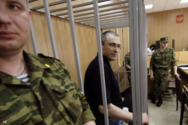 Nach-zwoelf-Tagen-Lesung-dann-das-Urteil-Chodorkowski-und-Lebedew-muessen-jeweils-neun-Jahre-ins-Gefaengnis