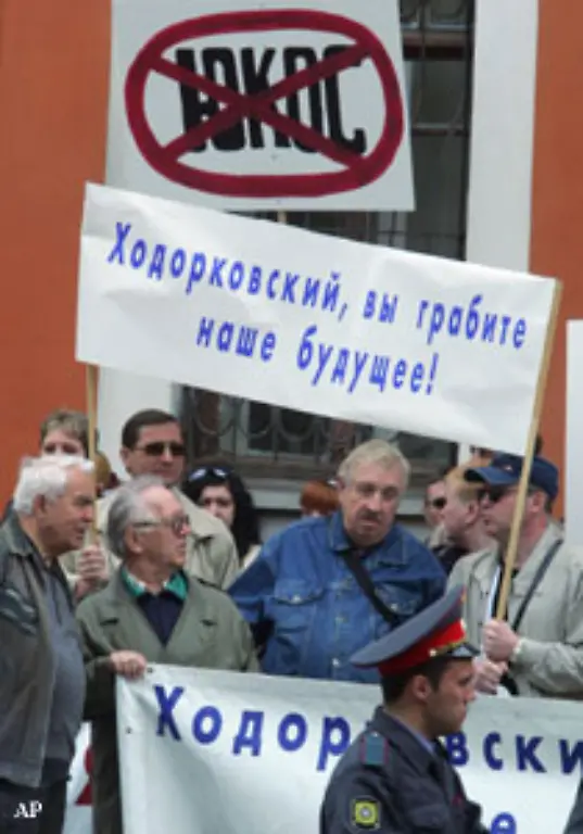 Einige-Russen-halten-den-Prozess-und-das-Urteil-fuer-gerechtfertigt