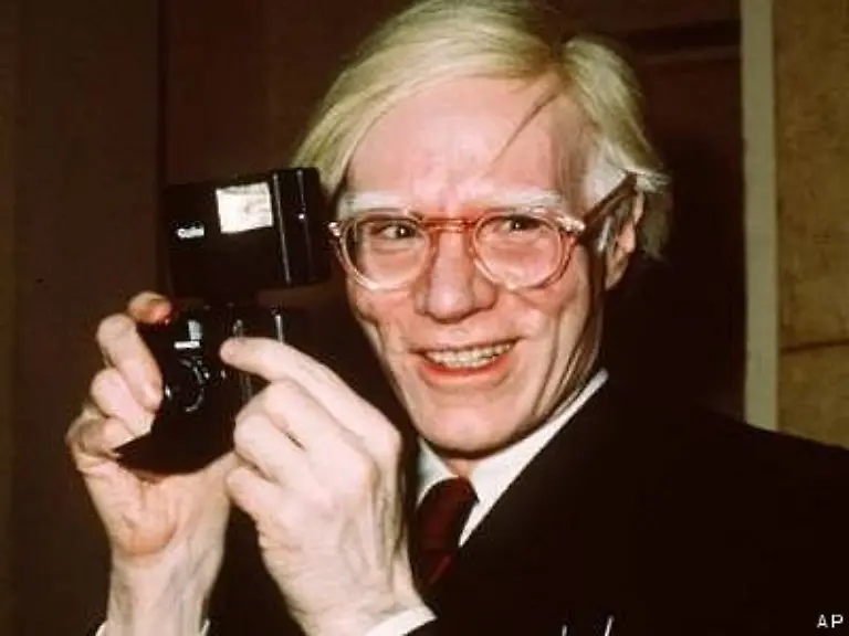 Mit-Andy-Warhol-zieht-er-durch-Pariser-Edel-Diskos