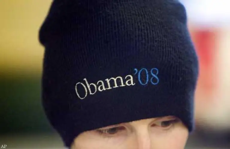 Die-Finanzen-waren-nur-am-Anfang-ein-Problem-Doch-das-Handicap-wurde-zum-Vorteil-Anders-als-Hillary-Clinton-verliess-sich-Obama-fast-ausschliesslich-auf-Kleinspender-Er-brach-einen-Spendenrekord-nach-dem-anderen-waehrend-Clinton-am-Ende-pleite-war
