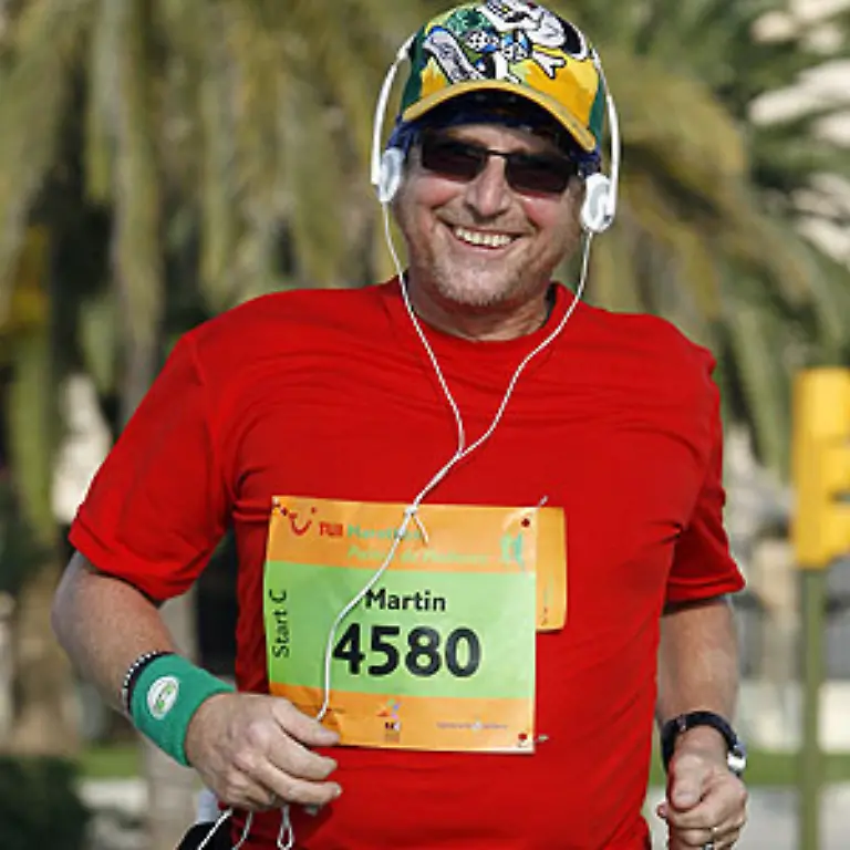 wie-Breitensportler-Schauspieler-Martin-Semmelrogge-die-beim-Halbmarathon-auf-Malle-gegen-den-inneren-Schweinehund-anrennen