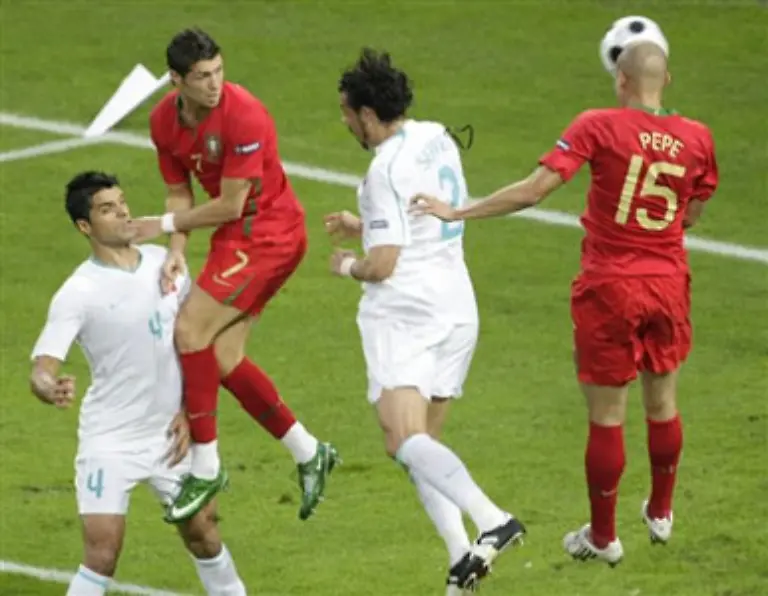Das-Problem-aus-Sicht-des-Vize-Europameisters-Pepe-zwar-nicht-im-Abseits