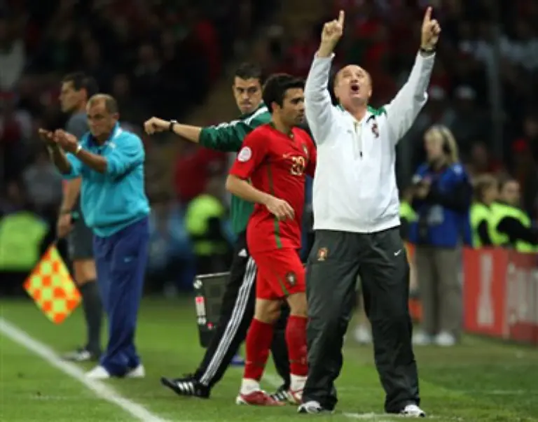 Erleichterung-bei-Felipe-Scolari-der-mit-Portugal-als-Tabellenerster-in-das-zweite-Gruppenspiel-gegen-Tschechien-geht