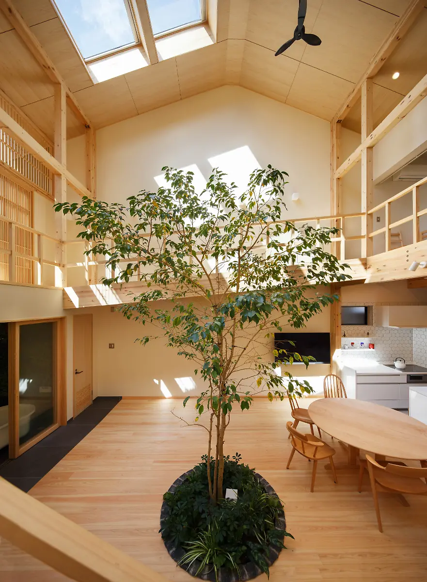 p-213-PhotoYosukeOhtake-ContractorKyumaSekkeiKomu-StructureengineerSTROOG-OutoftheWoods-gestalten2020