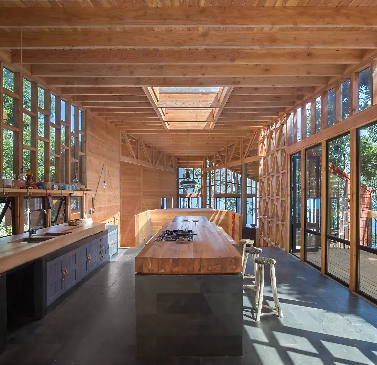 p-182-PhotoFelipeDiazContardo-OutoftheWoods-gestalten2020