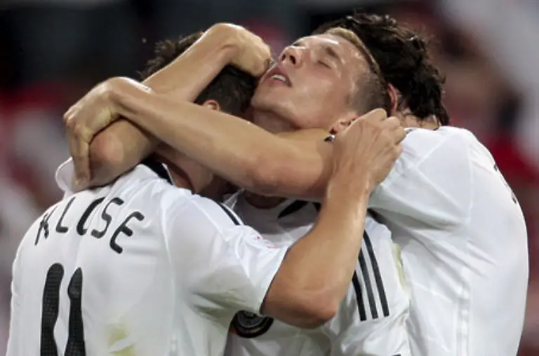 Dank-Lukas-Podolski-hat