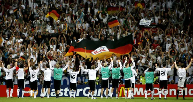 die-deutsche-Nationalmannschaft-auf-der-Bergtour-zum-europaeischen-Fussball-Gipfel-den-ersten-Anstieg-erklommen