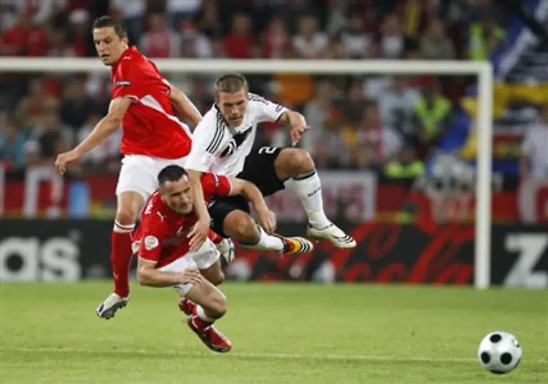 Vor-allem-Lukas-Podolski-von-Bundestrainer-Joachim-Loew-wie-erwartet-im-linken-Mittelfeld-aufgeboten-wusste-zu-gefallen