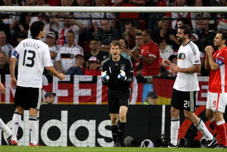 der-erst-Lehmann-mit-einem-gefaehrlichen-Schuss-pruefte-28