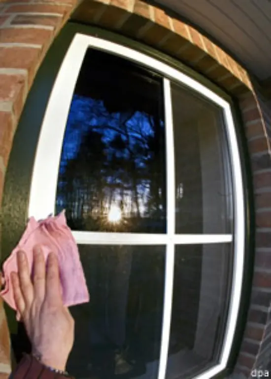 PVC-steckt-in-Fensterrahmen-133