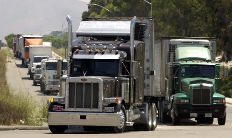 Nach-den-Tests-bei-IBM-waren-etwa-20-Trucks-noetig-um-die-Teile-nach-New-Mexico-zu-bringen