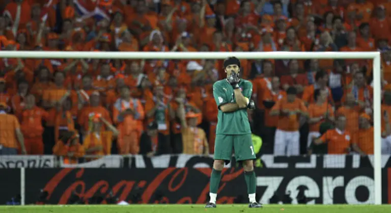 Die-Squadra-Azzurra-erlebte-beim-bitteren-0-3-0-2-gegen-das-Oranje-Team-ihr-blaues-Wunder