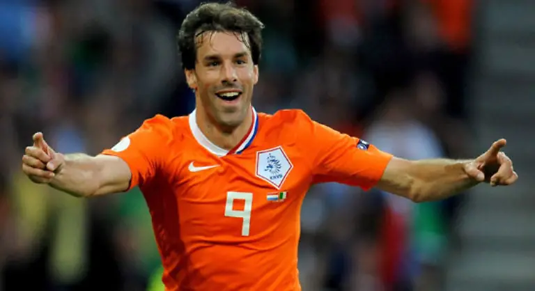 Ruud-van-Nistelrooy-brachte-mit-seinem-32-Tor-im-62-Laenderspiel-die-Niederlande-in-Fuehrung-26-Minute