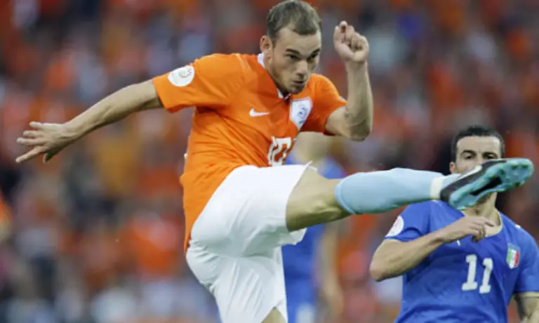 Geburtstagskind-Wesley-Sneijder-erhoehte-in-der-31-Minute-auf-2-0