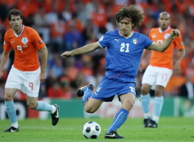 Auch-Spielmacher-Andrea-Pirlo-konnte-die-Wende-beim-vierfachen-Weltmeister-nicht-mehr-einleiten