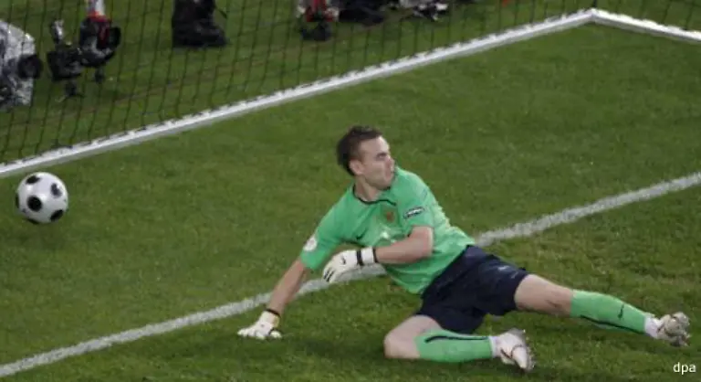 den-alten-Abstand-aus-der-75-Minute-wieder-her-Spanien-ist-damit-Topfavorit-auf-den-Gruppensieg-und