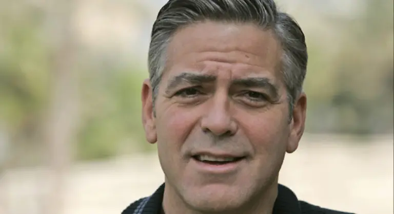 Notorische-Junggesellen-wie-George-Clooney-muessen-daher-Hausschweine-halten-die-sie-als-Patenonkel-dann-mal-zum-Kindergeburtstag-mitbringen