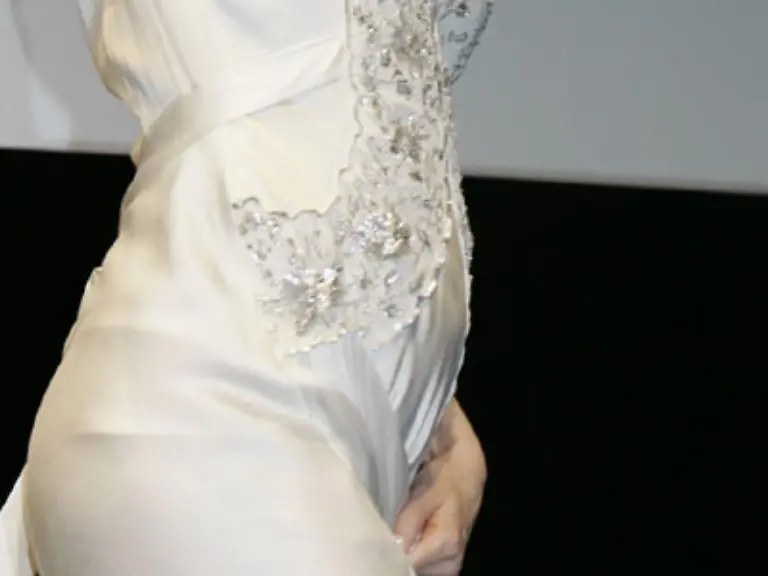 Dass-ein-Baby-auf-dem-Arm-inzwischen-fast-genauso-wichtig-ist-wie-eine-neue-Kelly-Bag-hat-sich-rumgesprochen