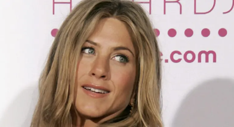 Brad-Pitts-Ex-Frau-Jennifer-Aniston-hat-gerade-ihre-Eier-einfrieren-lassen-weil-sie-auch-spaeter-noch-die-Option-haben-moechte-Mutter-zu-werden