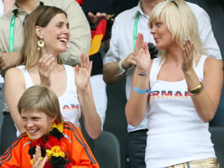 Ja-richtig-Spielerfrau