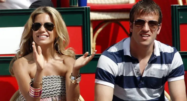 Julia-Goedicke-Partnerin-von-Aussenverteidiger-Marcell-Jansen-posiert-in-der-Gala-vor-der-Kulisse-der-Schweizer-Berge-in-suendhaft-teuren-Kleidern-ebenso-wie-Sylvie-van-der-Vaart