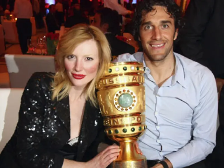 Cecchetto-hat-nicht-nur-auf-Titelbildern-von-Modezeitschriften-sondern-auch-als-Fernsehmoderatorin-Karriere-gemacht-Luca-Toni-lief-ihr-ueber-den-Weg-als-der-Beau-noch-in-der-dritten-Liga-stuermte